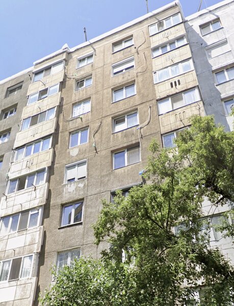 Chisinau Bd., Basarabia, Arena Nationala, 10 min. Metroul Costin Georgian.